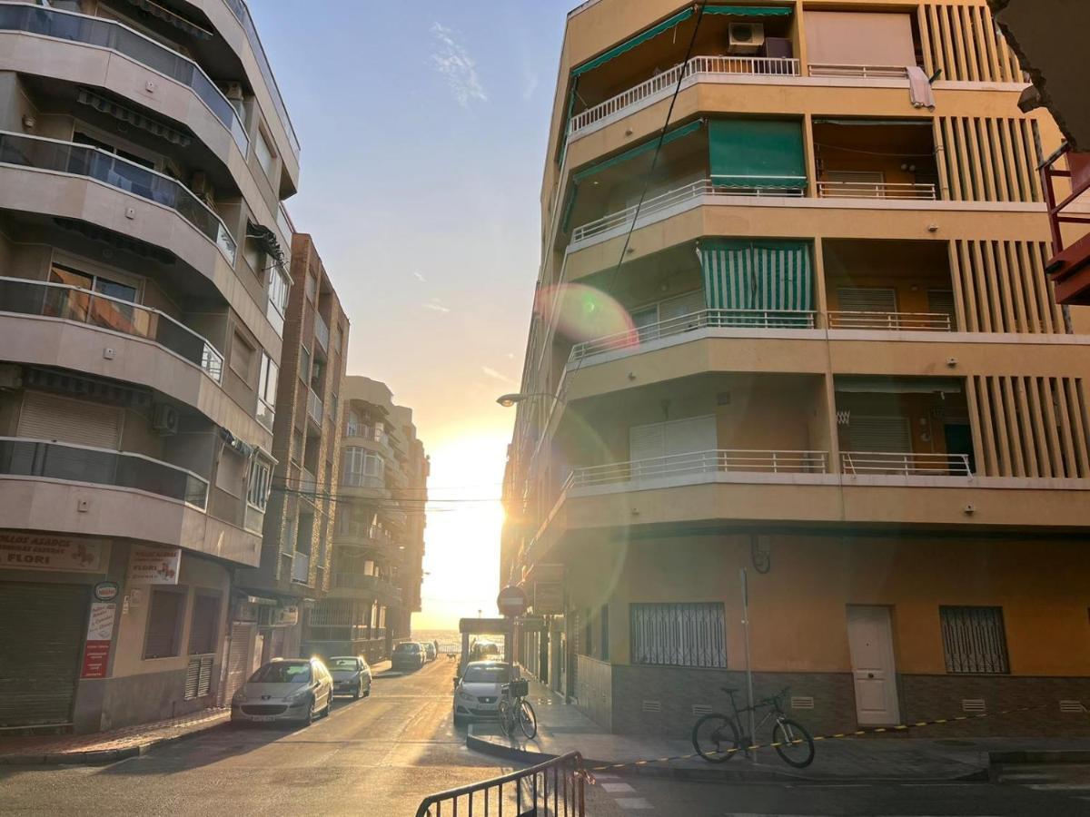 Uroczy Apartament Przy Playa De Los Locos Torrevieja Eksteriør bilde